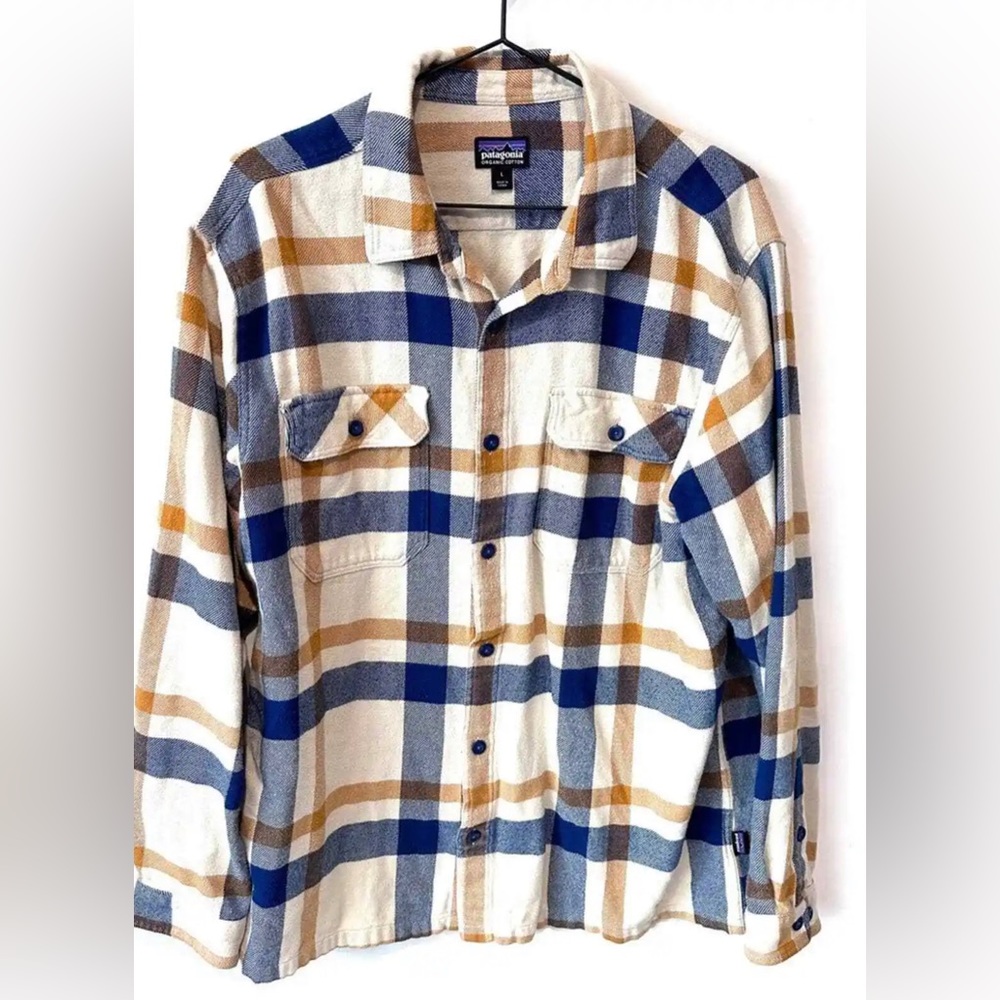 Men’s (or women’s) Patagonia Large Plaid Flannel Button Up Shirt